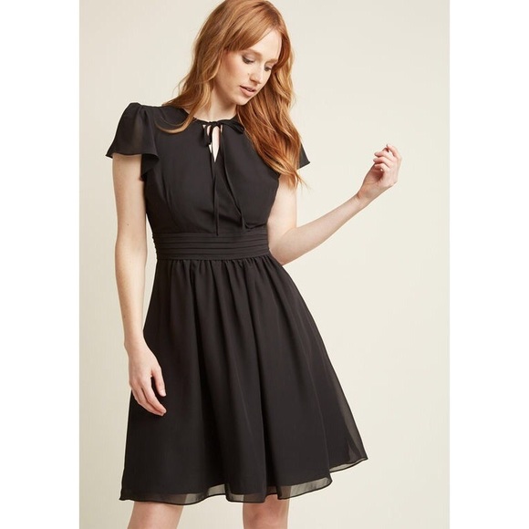 Modcloth Dresses & Skirts - ModCloth Black V Neck Dress